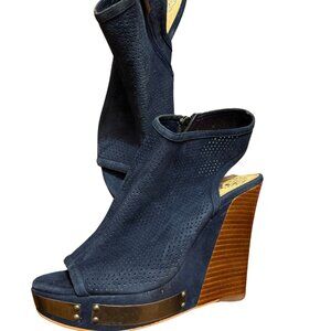 Vince Camuto Wedges Size 7.5